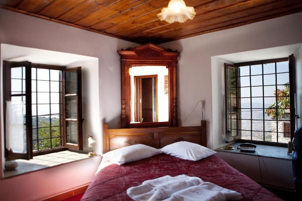 Archontiko Repana - Makrinitsa Stone Retreat Hotell Rum bild